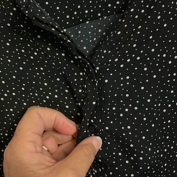 J Crew | Long Sleeve Blouse Black White Polka Dot 1/4 Button down Women’s sz S - Picture 8 of 9